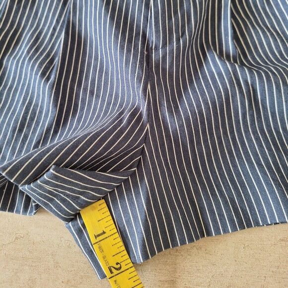 Alice + Olivia Short: Pleated High Waist Tie Front size 0 - Picture 10 of 10